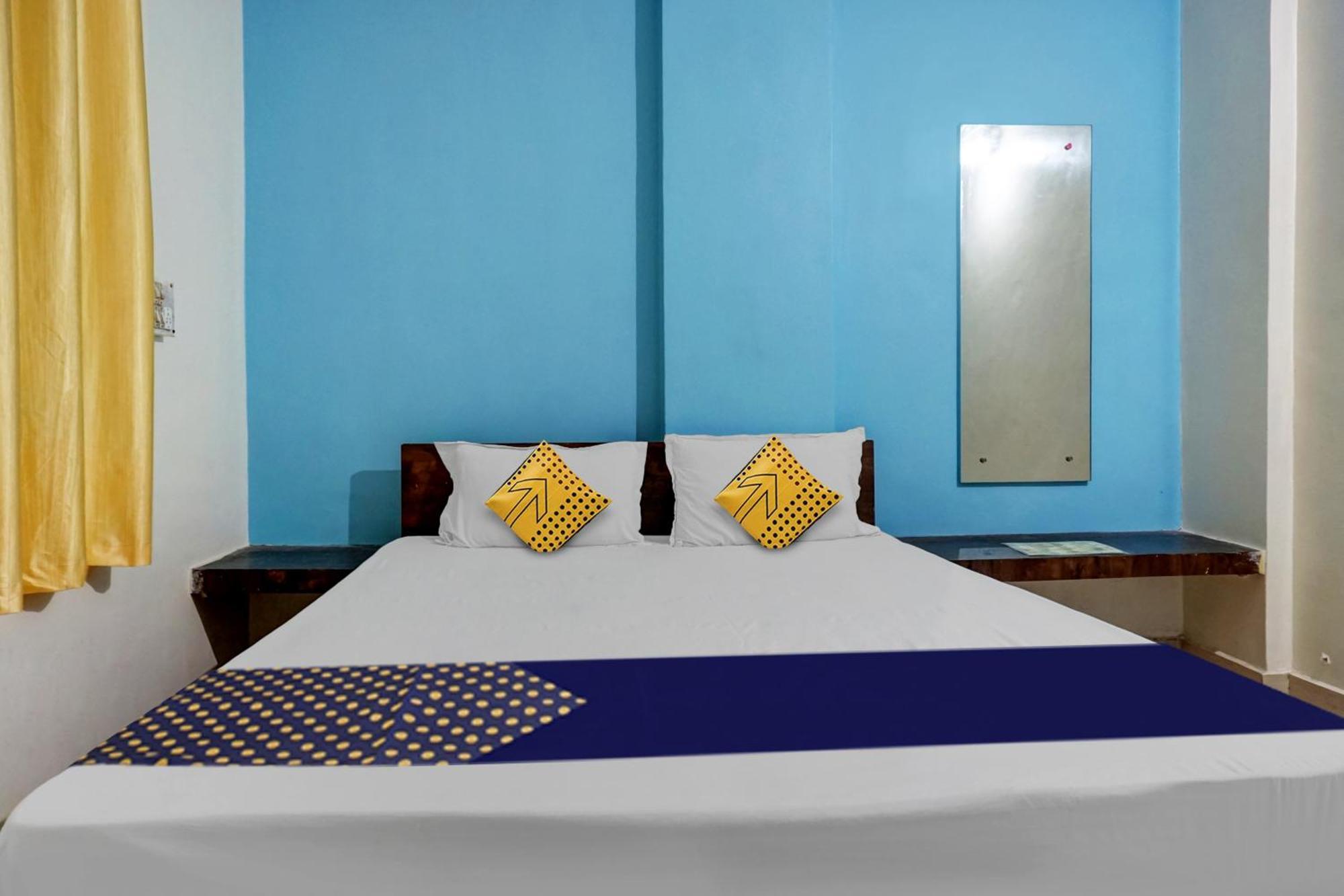 Spot On Samadhan Lodge Пюн Екстериор снимка