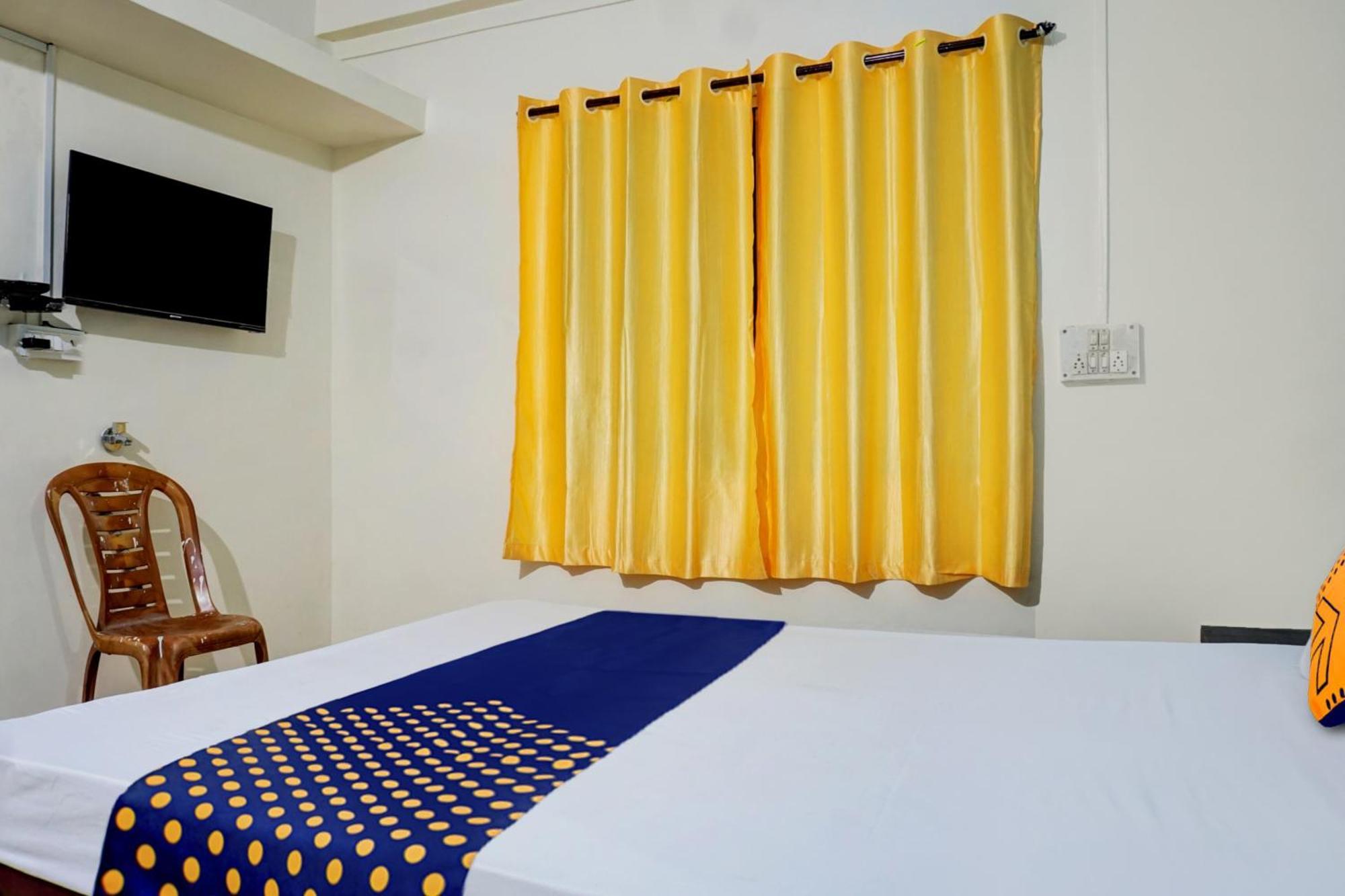 Spot On Samadhan Lodge Пюн Екстериор снимка